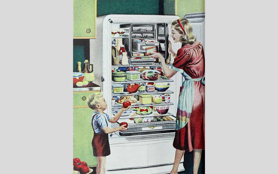 Mudança nos hábitos de consumo - Os eletrodomésticos invadem o lar. Crédito da imagem: Canhões na Central do Brasil, abril de 1964.