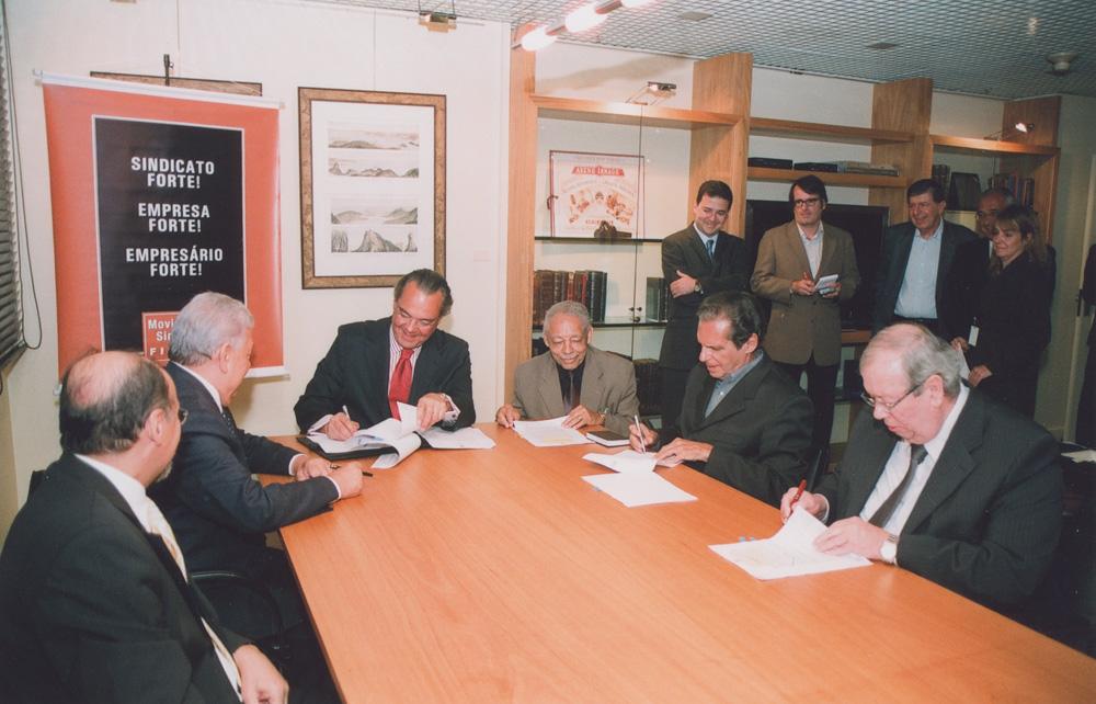 Jorge Rodrigues do Nascimento na assinatura do Convênio de gratuidade de cursos de qualificação profissional em 2009. Créditos: Geraldo Viola/ Acervo Firjan