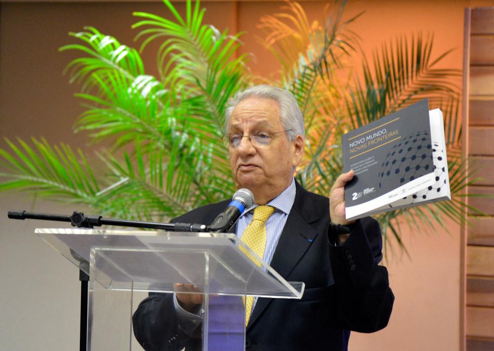 Amaury Temporal no lançamento do livro "Novos mundos, novas fronteiras". Créditos: Antônio Batalha/ Acervo Firjan